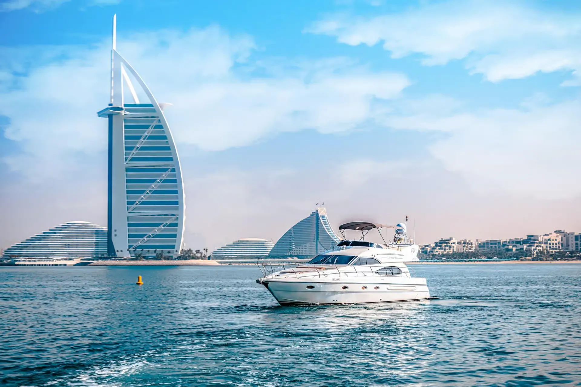 Private vs Shared Boat Tours: Which One Is Worth Your Money?